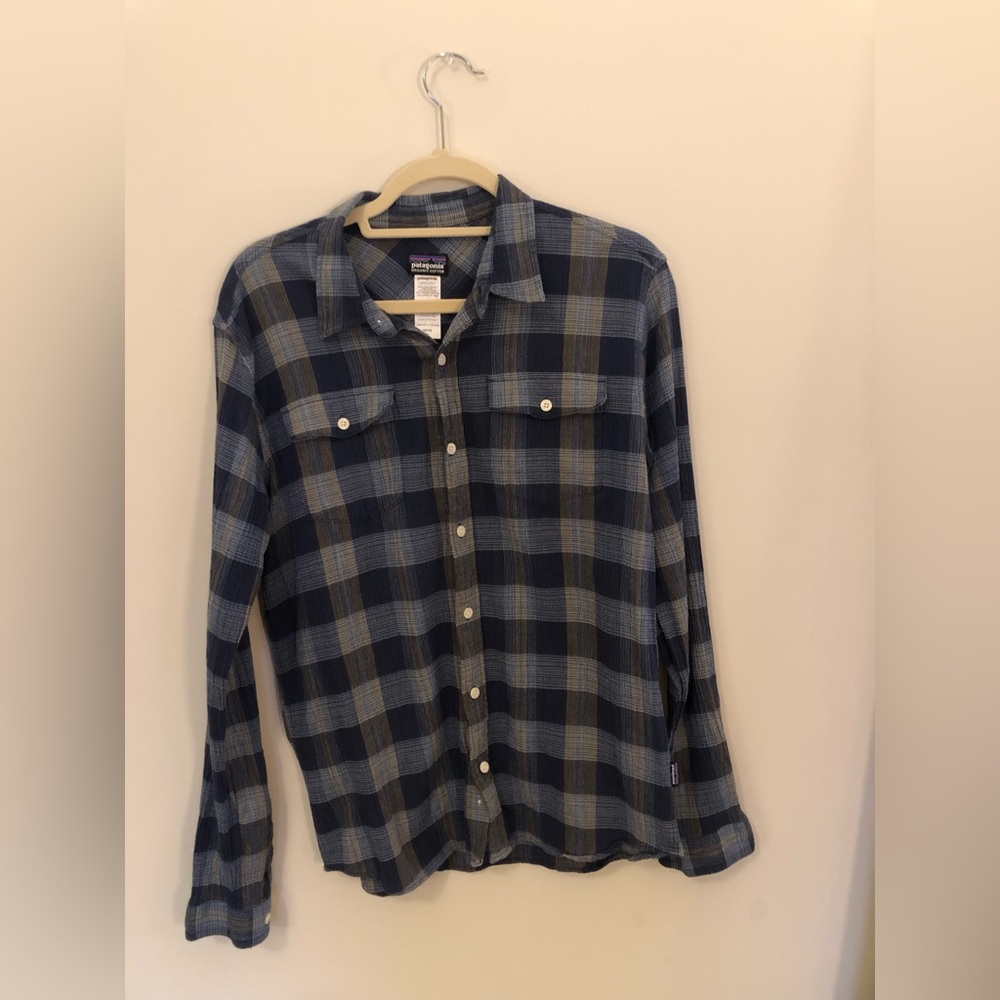 Men’s Patagonia long sleeve button down plaid